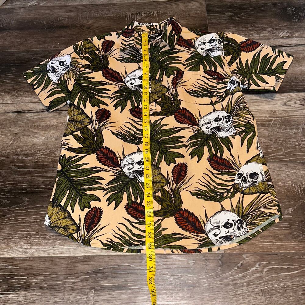 RSQ Skull Leaves Mens Button Up Shirt Size Large Slim Fit - Picture 3 of 5